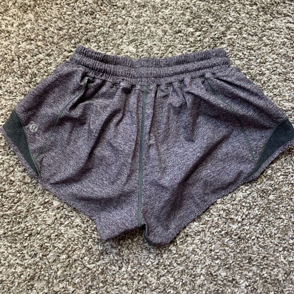 Lululemon Hotty Hot Low-Rise Lined Short 2.5” size 4 (gray)